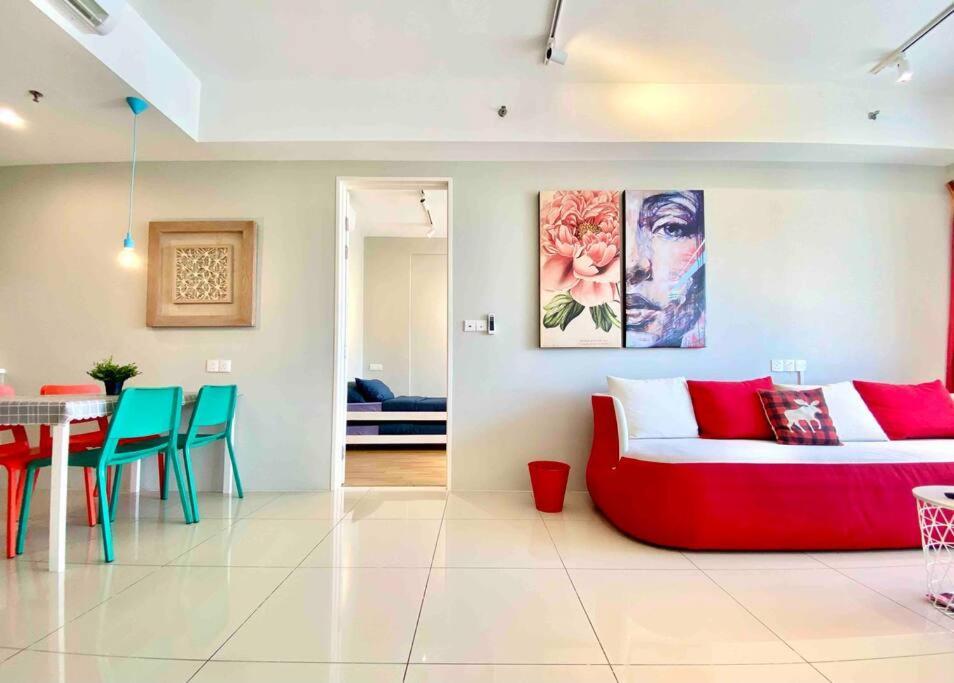 Tropicana 218 Macalister #Wondercolor #Infinity Pool #Georgetown #5Pax #2Br 2Bath #1King 1Queen 1Single #Quality Well Maintained #Private Host エクステリア 写真