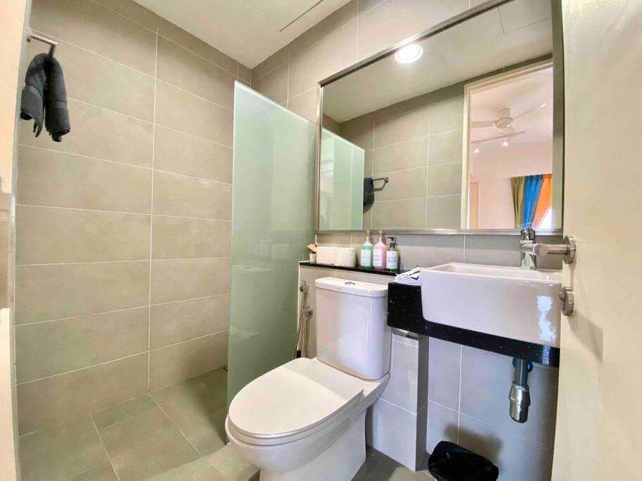 Tropicana 218 Macalister #Wondercolor #Infinity Pool #Georgetown #5Pax #2Br 2Bath #1King 1Queen 1Single #Quality Well Maintained #Private Host エクステリア 写真