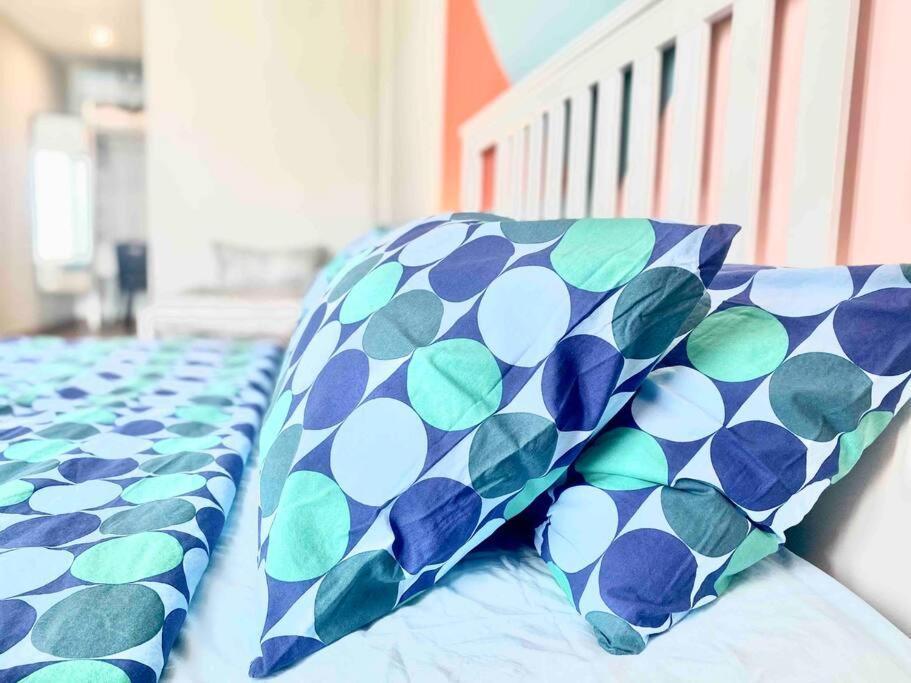Tropicana 218 Macalister #Wondercolor #Infinity Pool #Georgetown #5Pax #2Br 2Bath #1King 1Queen 1Single #Quality Well Maintained #Private Host エクステリア 写真
